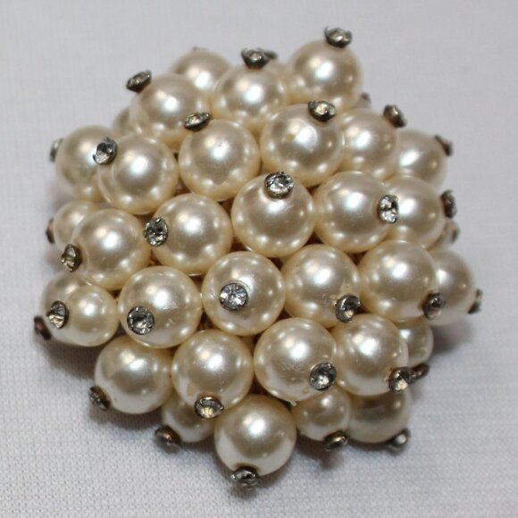 Vintage Faux Pearl Rhinestone Cluster Clip On Earrings Gold Tone - Picture 3 of 8